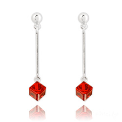 Boucles d'Oreilles en Cristal et Argent Boucles d'Oreilles Cube 6mm en Argent et Cristal Rouge Light Siam