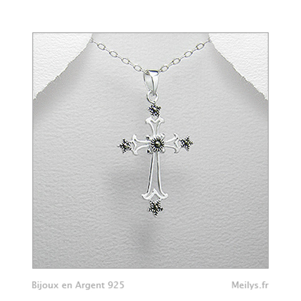 Pendentif Croix En Cristal Rose Plaqué Argent - Neuf (sans Emballage D'origine)